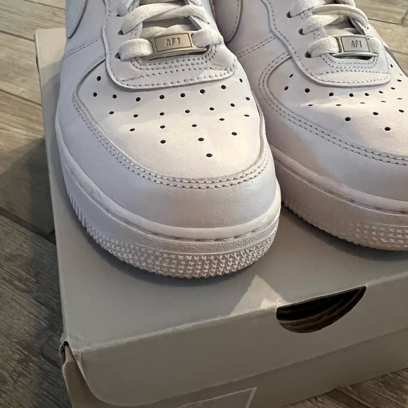 Nike Air Force 1s ‘07 - Picture 4 of 5